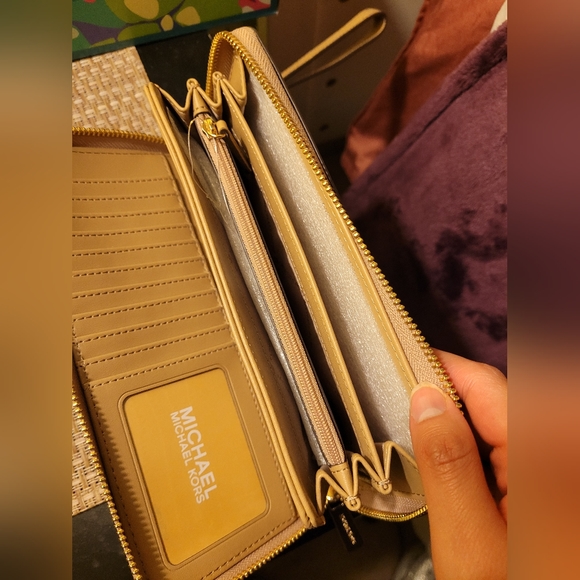 NWT Michael Kors Wallet - Picture 11 of 12